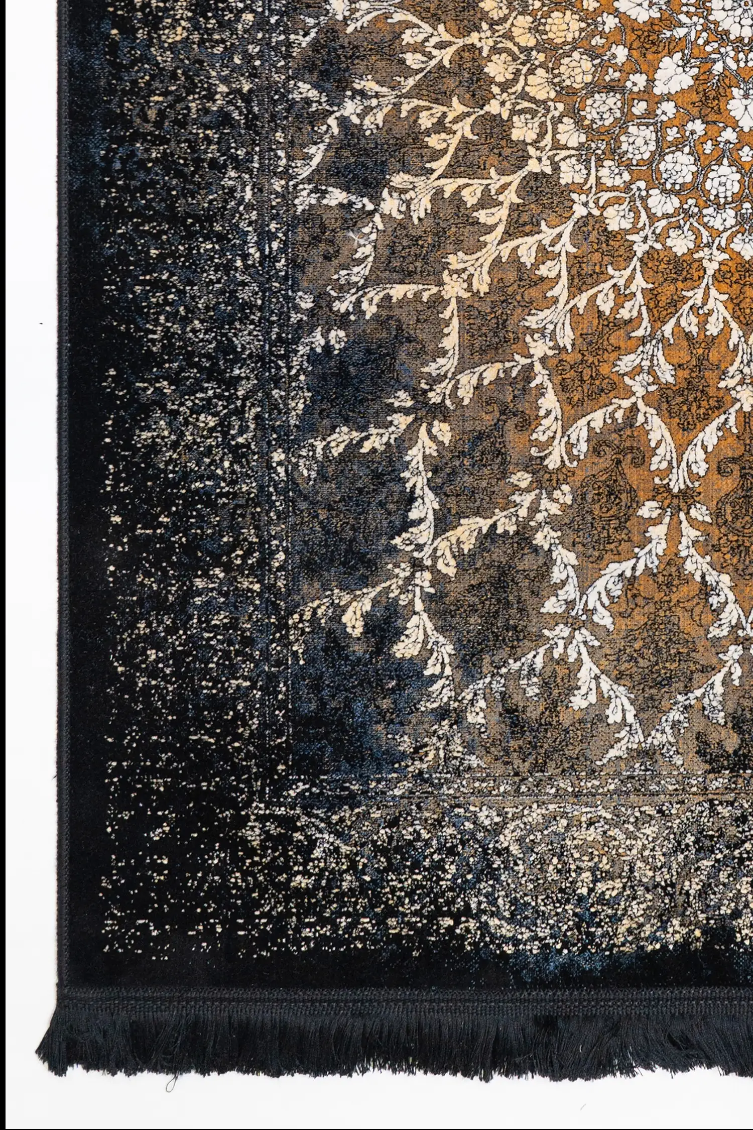 Carpets A rug with a floral pattern in a mix of gold and dark blue colors